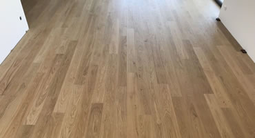 Dubová masívna dubová podlaha – čisté triedenie Superior